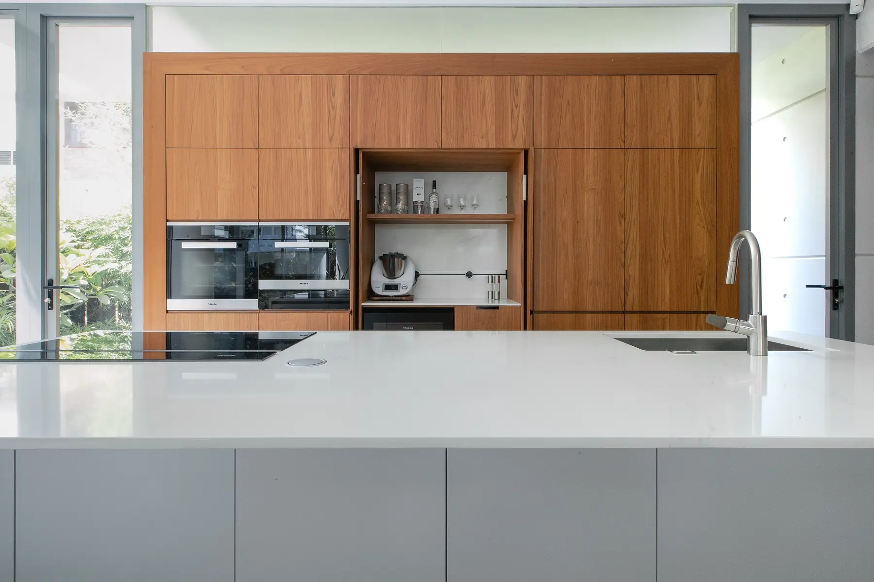 4PLUS8 — East Coast Avenue — 4