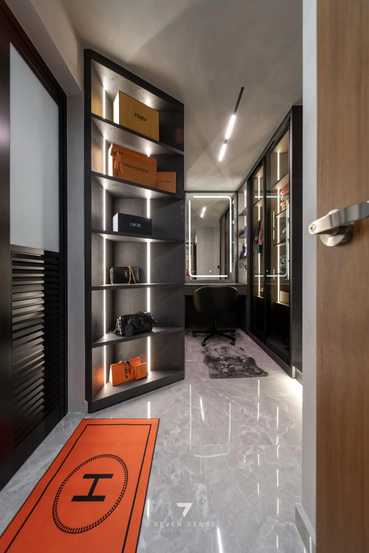7 Sense Studio — 432B Northshore Drive 18