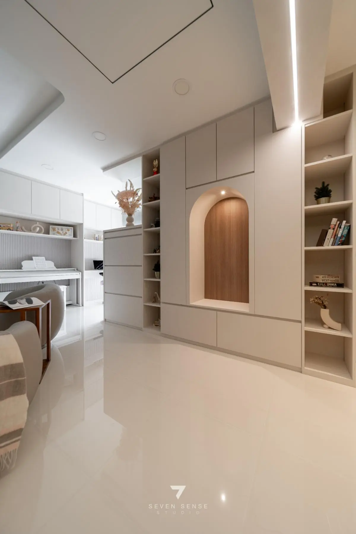 7 Sense Studio — 670 Woodlands Dr 71 4