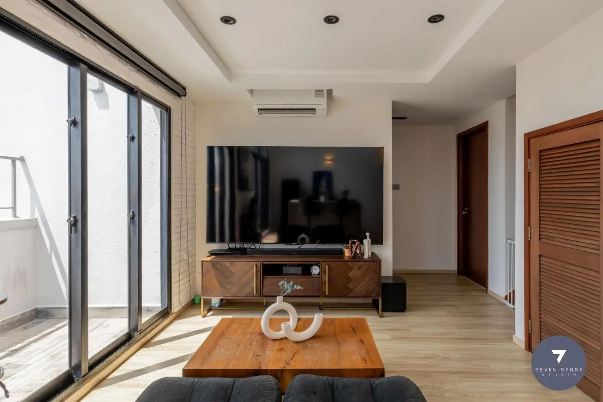 7 Sense Studio — 9B Woodlands Drive 72 7