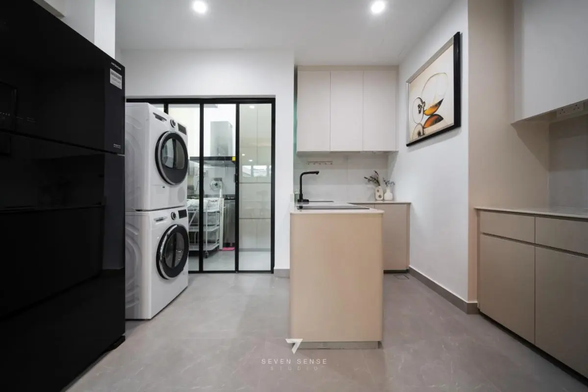 7 Sense Studio — Hazel Park Condo — Dining Area 2