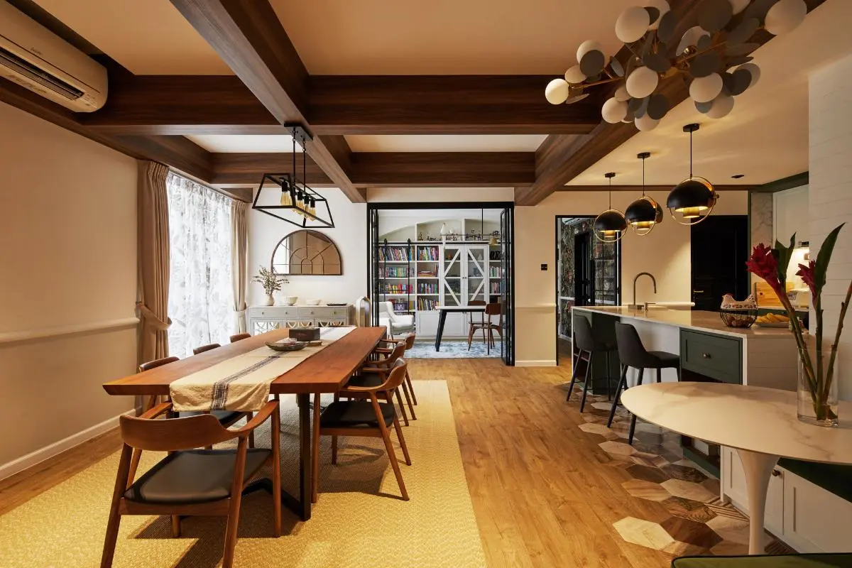 A Harmonious Union of Urban Living and Eclectic Elegance