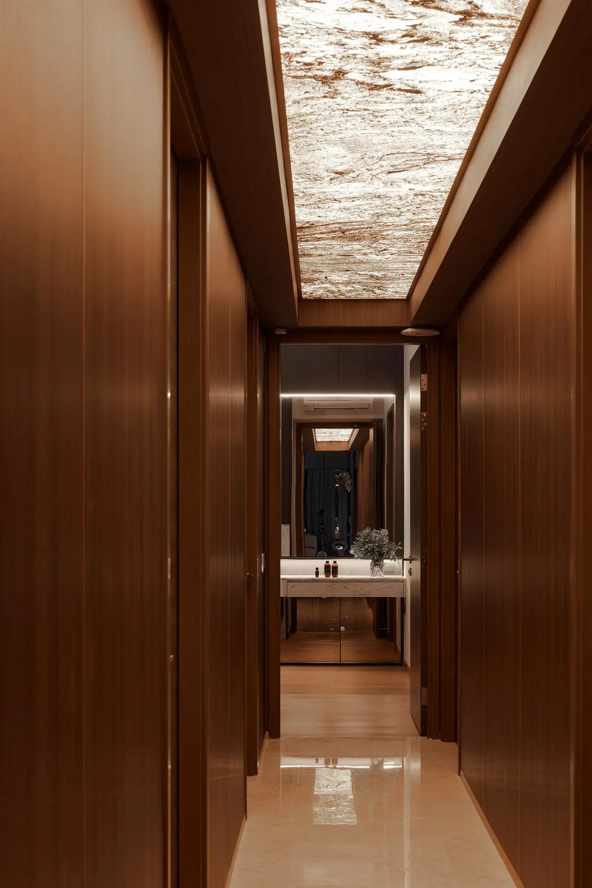 Space Change Florence Residence — dining area with bronze accents