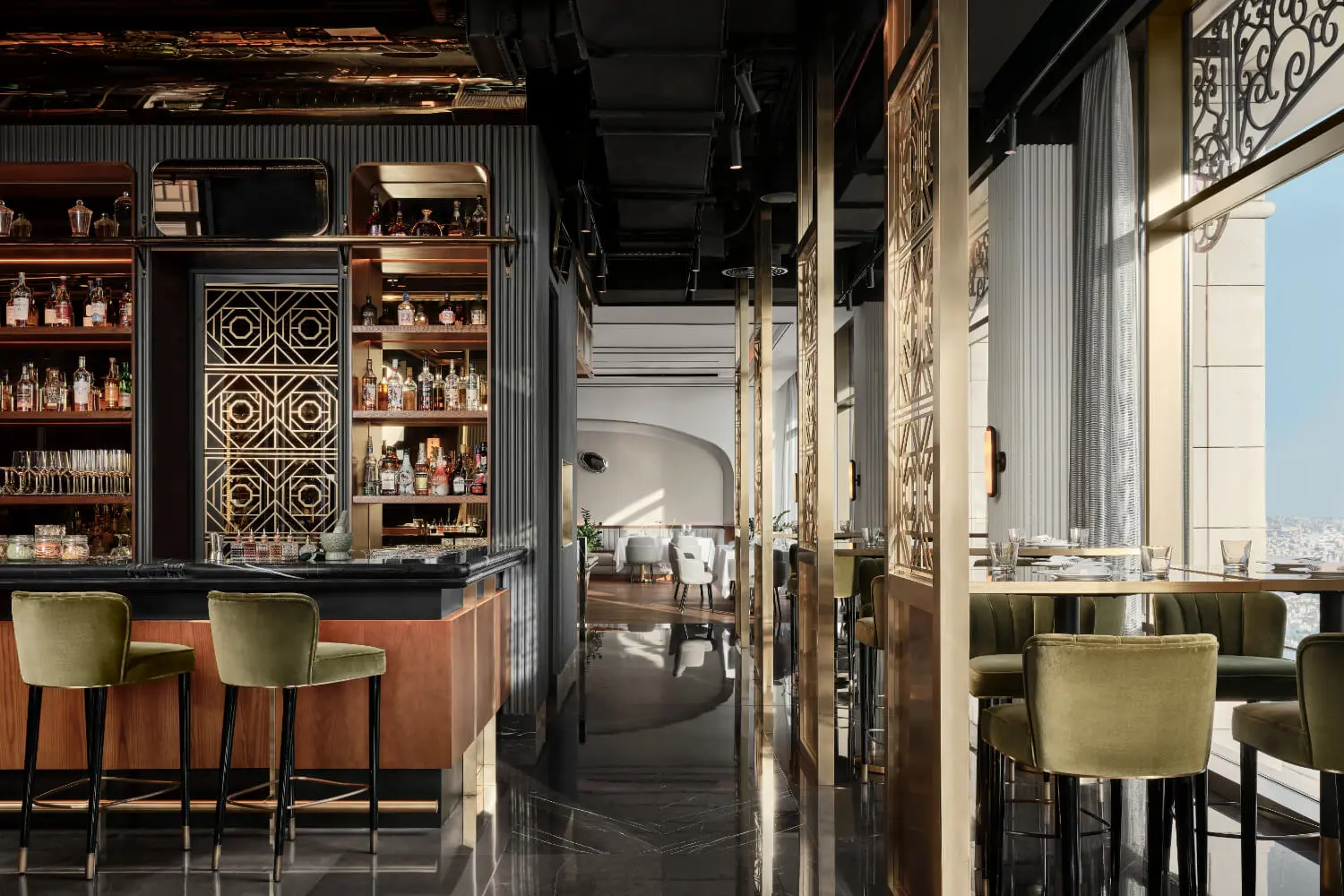 Roberto's — adaptive operational flow and curated furnishings