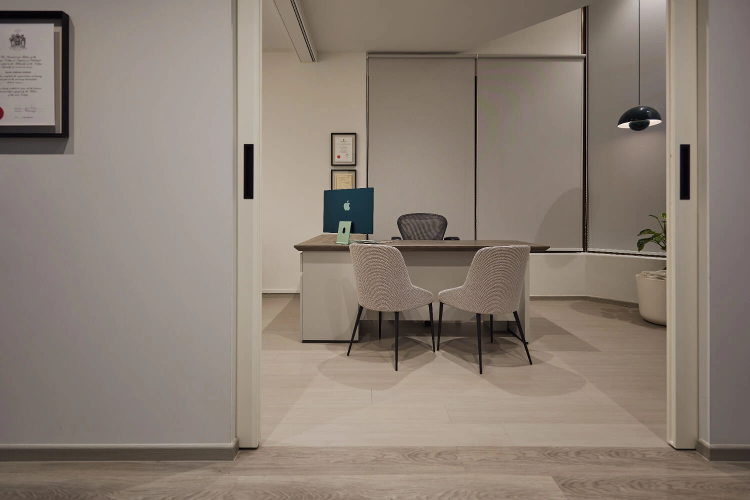 Neumark clinic entrance — Nanas Design
