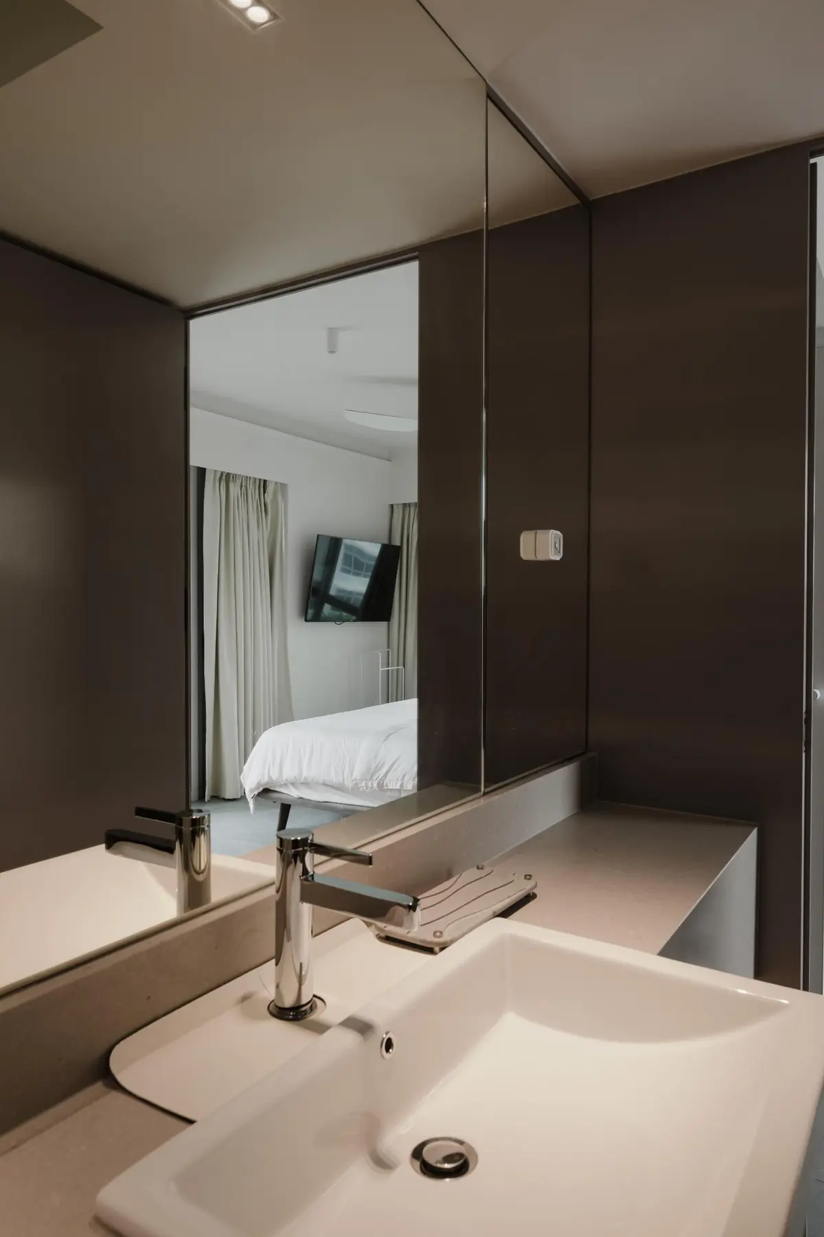 erstudio — A Quiet Continuum at Sumang Walk — 12
