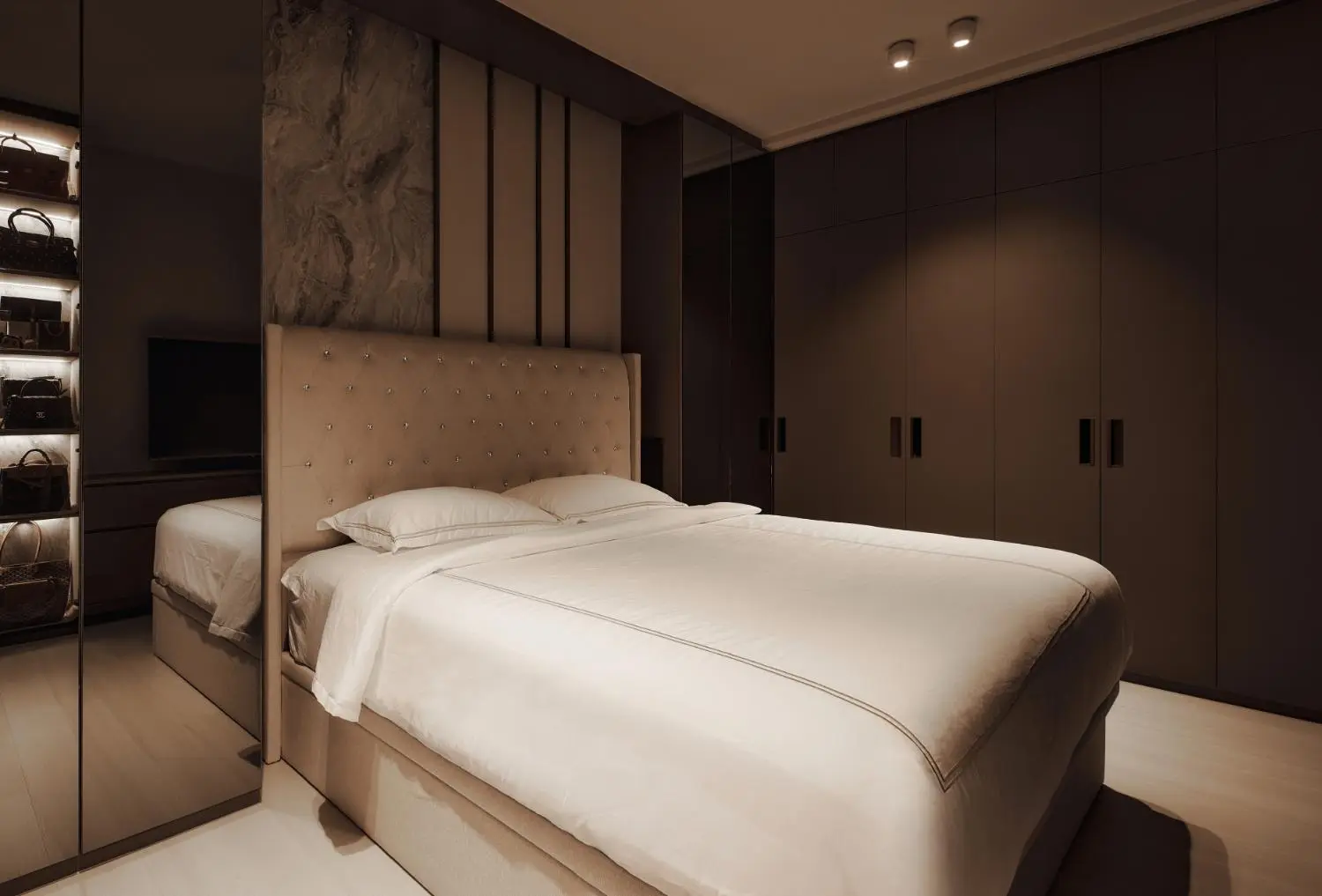 RENOSTUDIO — Esparina — 20