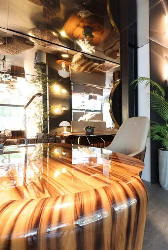 Royal Interiors — immersive showroom experience