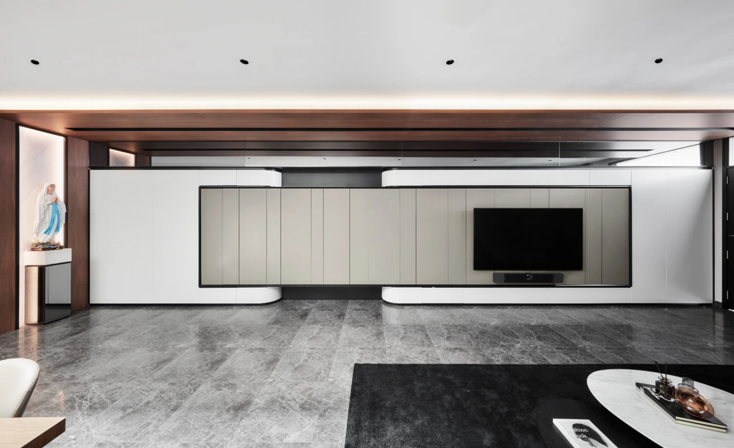 Symphony of Dreams living area