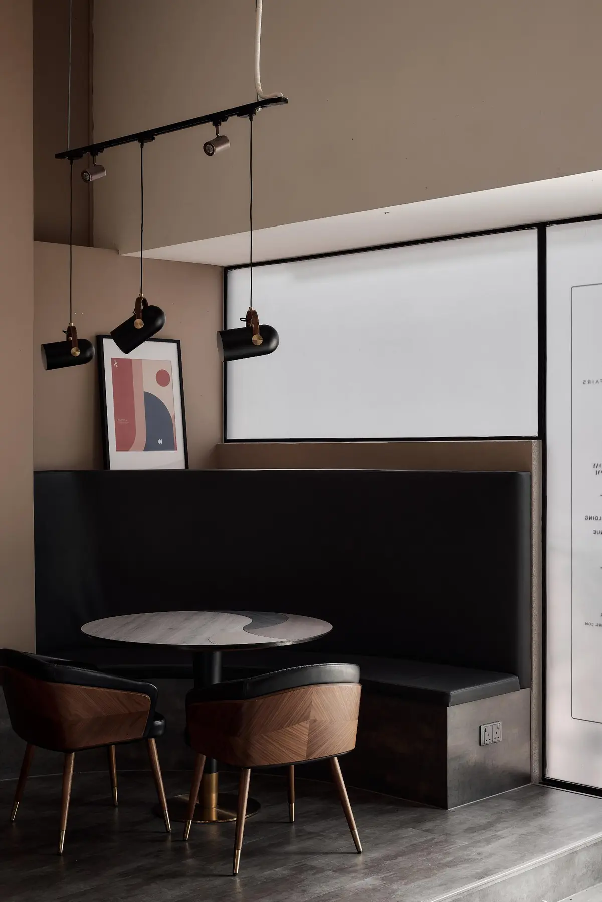 Le Interior Affairs Showroom — another showroom vignette