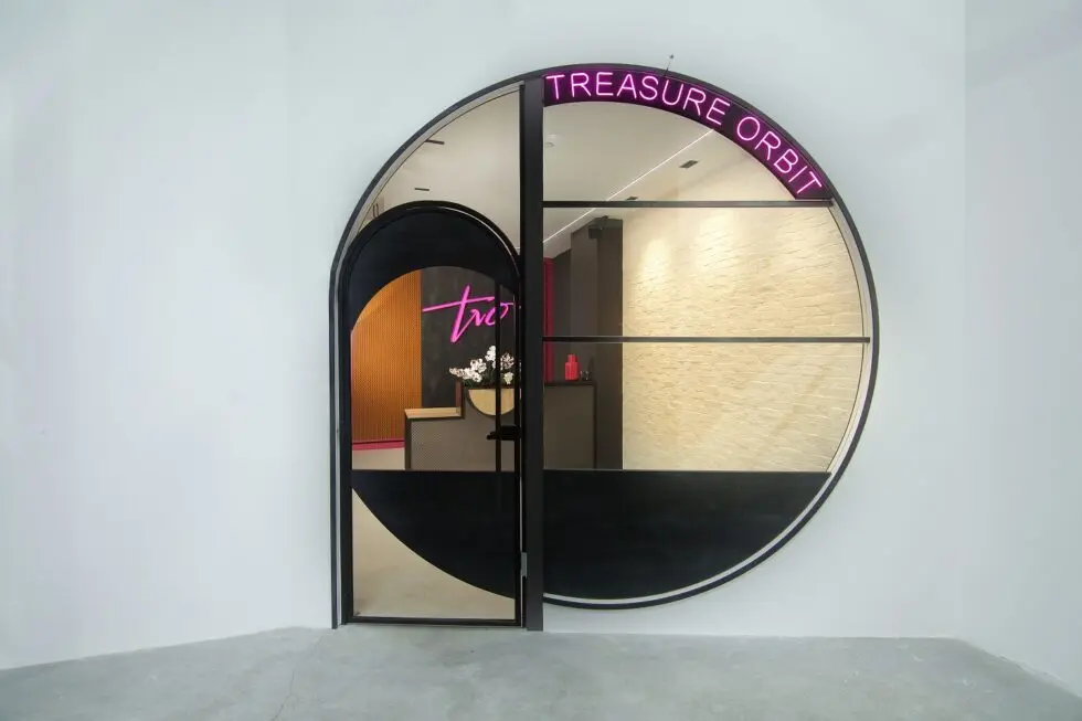 Modern & Futuristic Office @ Treasure Orbit