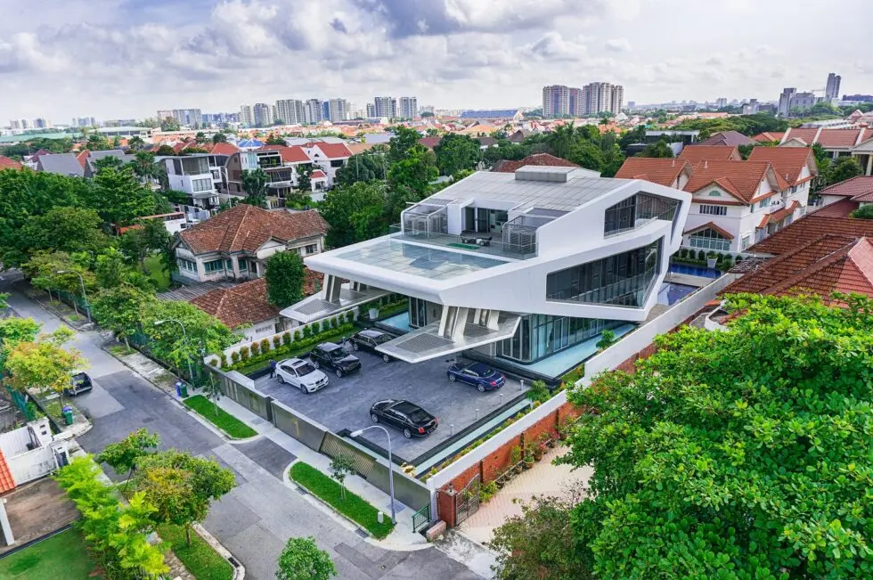 Villa Lambda: The Geometric “Starship” Inspired by Lamborghini